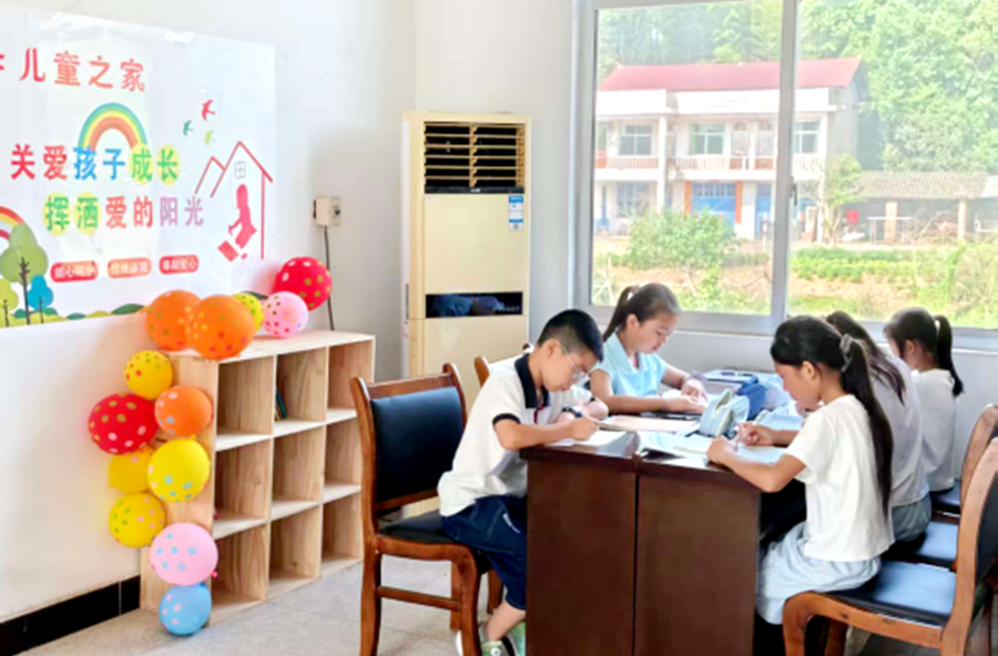 青林乡老官坪村：党群阵地聚爱心 周末课堂护童心