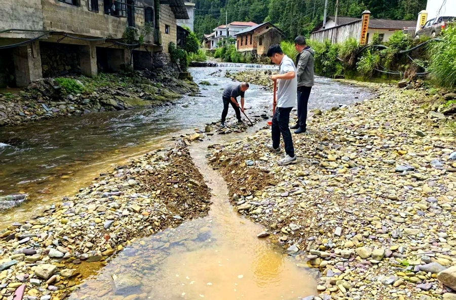 西安镇：深挖应急水源     筑牢平安防线
