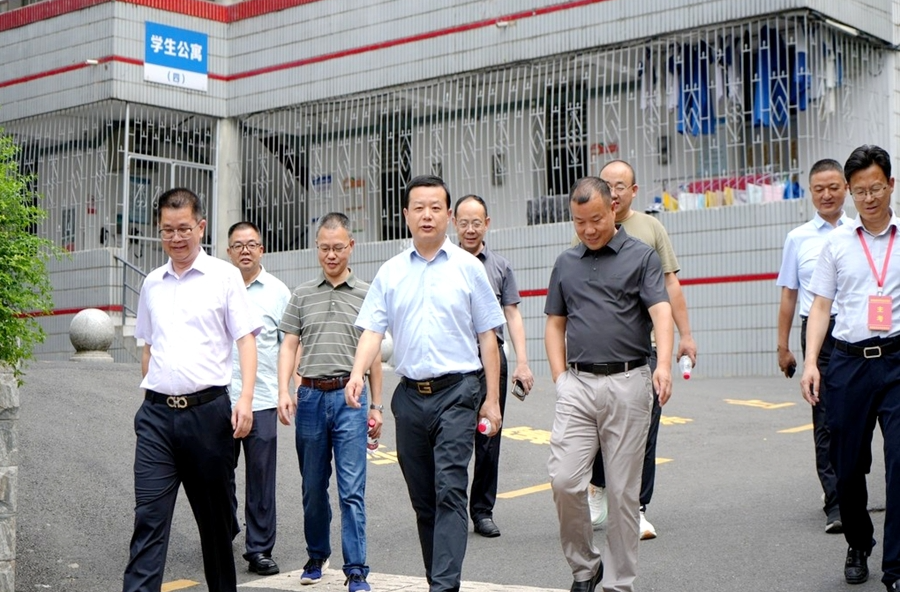 县教育局深入桃源二中 专项督查中考考点筹备工作