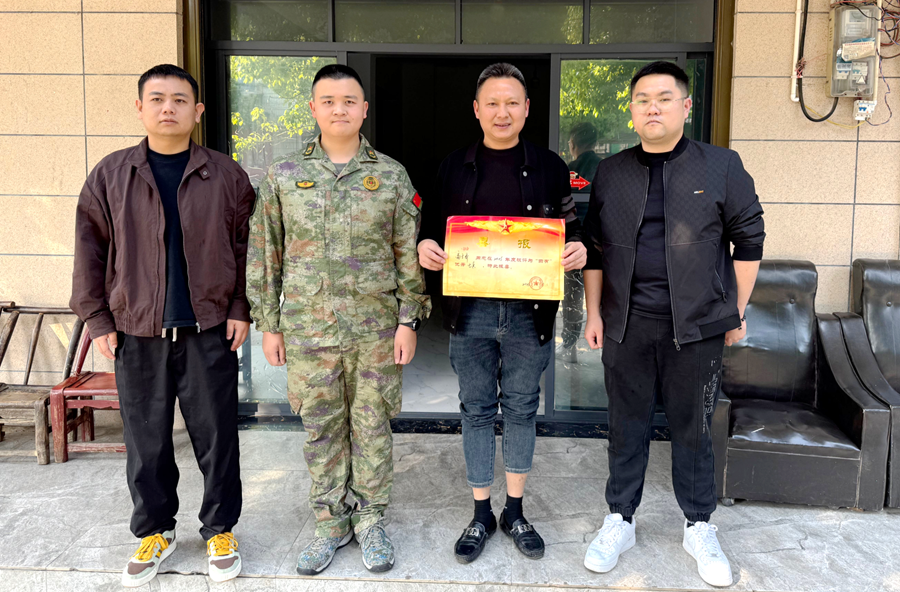 喜报传佳音 荣光暖兵心—— 黄石镇一部一站联动擦亮拥军优属底色