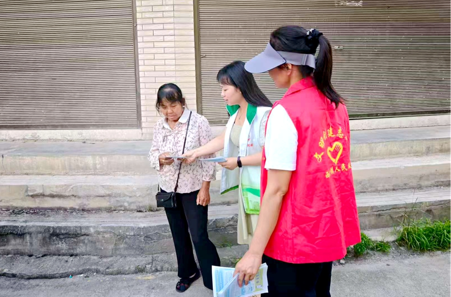 西安镇：入户宣讲防诈骗   守护老人“钱袋子”