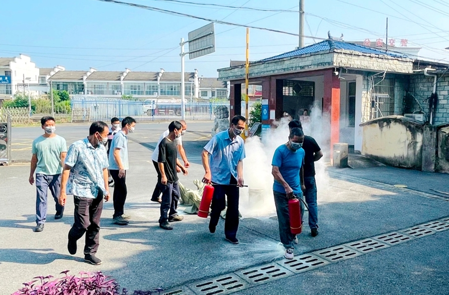 不畏酷暑，桃花源镇政企携手举行综合应急演练