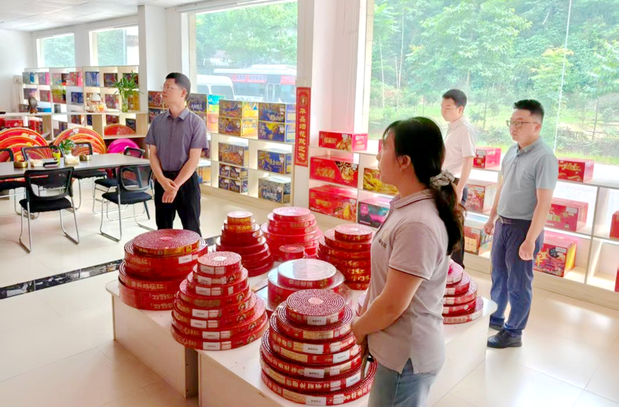 雷霆整治除隐患 严守安全保平安—— 泥窝潭乡开展烟花爆竹专项整治行动