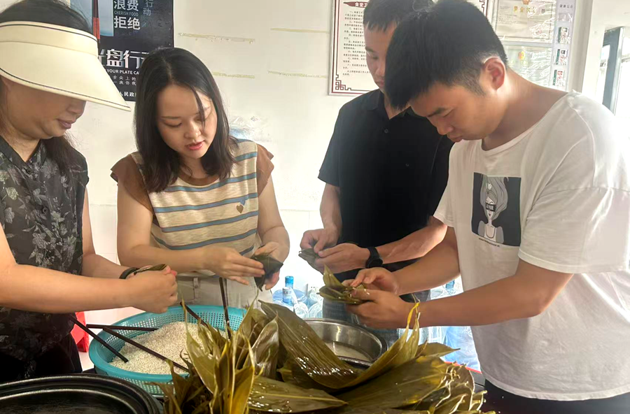 架桥镇：粽叶飘香迎端午 温情相聚暖人心