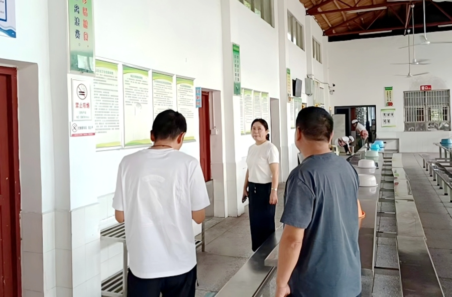 佘家坪镇：筑牢安全防线 护航平安校园