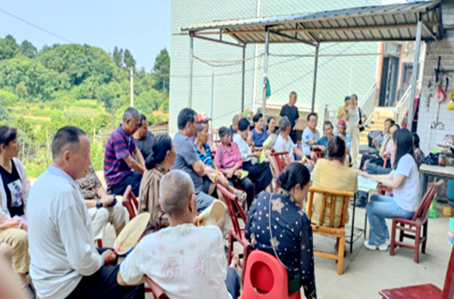 马鬃岭镇：屋场宣讲明政策  现场沟通晓民情
