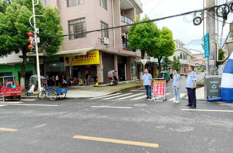 严查交通陋习 守护出行平安——黄石镇常态化开展道路交通安全劝导行动