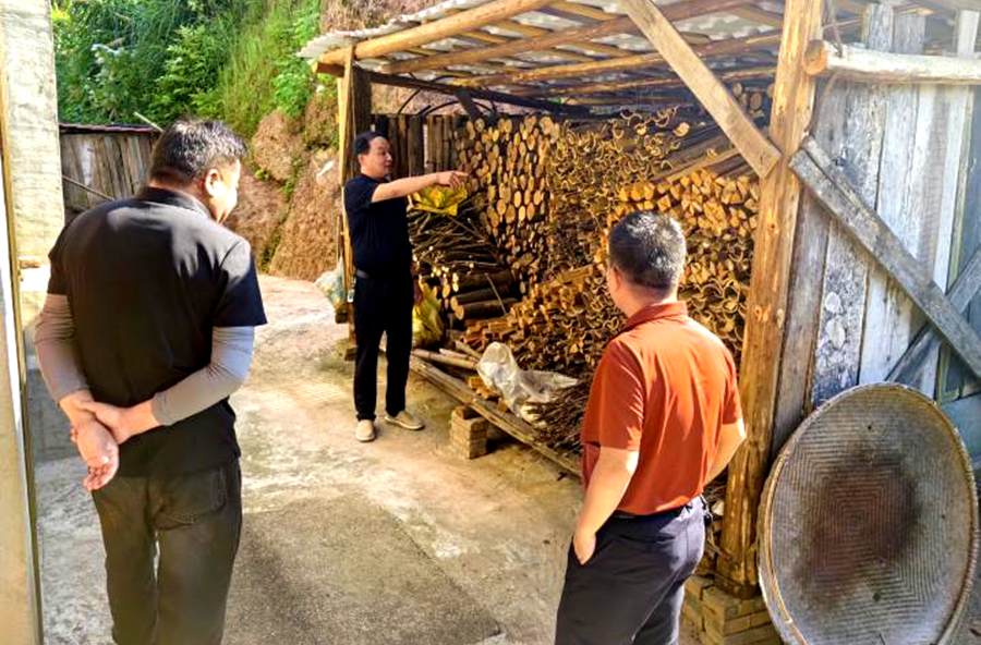 观音寺镇燕家坪村：比庭院、晒家风、靓村容！