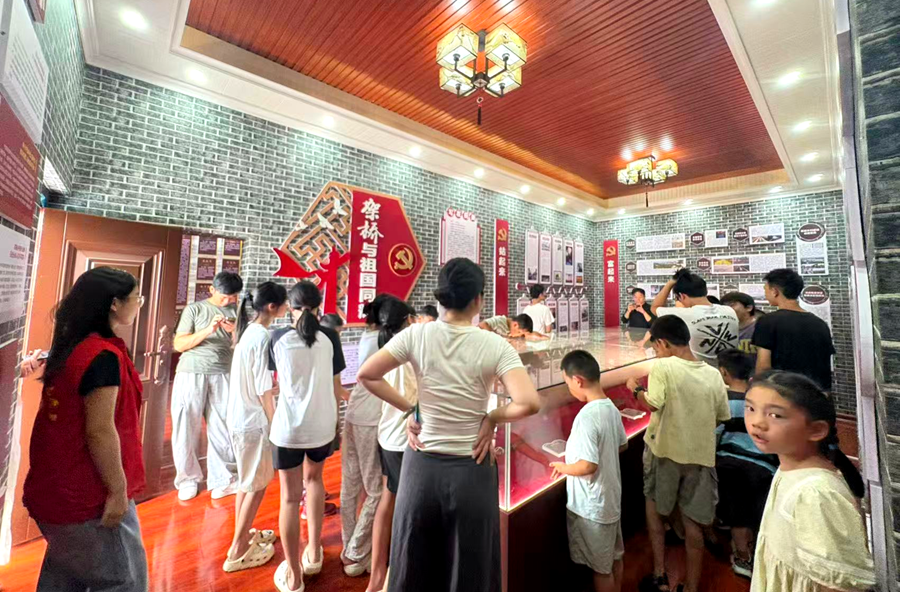 研学红色展馆 厚植家国情怀——架桥社区开展暑期红色研学实践活动