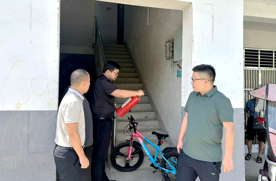 牛车河镇：筑牢安全防线  守护平安辖区