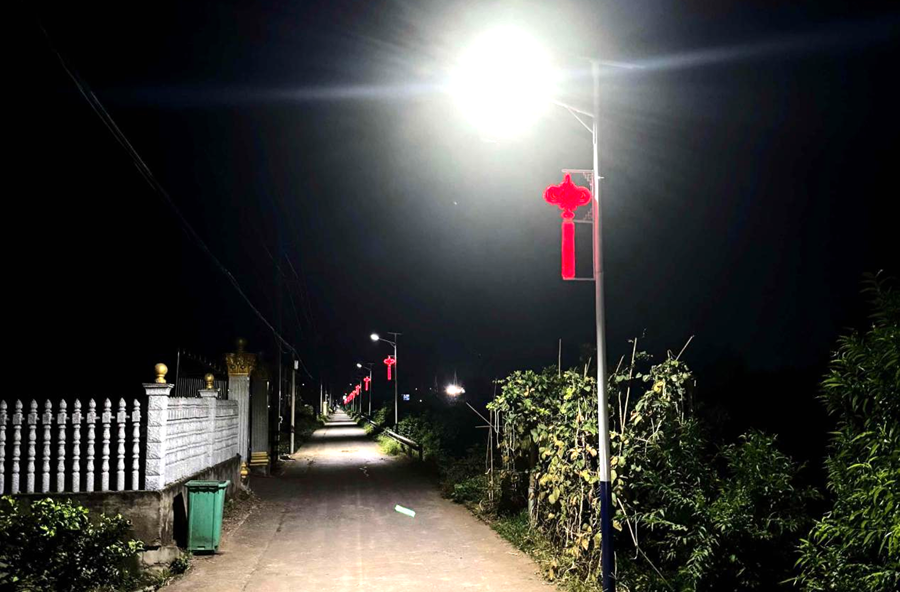 陬市镇：酒铺岗村点亮50盏路灯 照亮村民夜间出行路