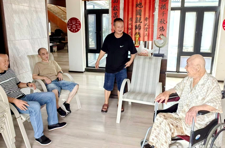 情系退役军人 致敬铁血军魂——县供销联社开展“八一”建军节走访慰问活动