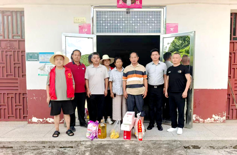 架桥镇：公益联动送温暖 “八一”走访暖老兵