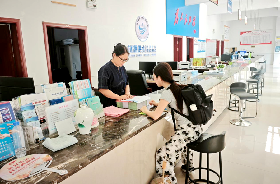 双溪口镇开展“政务公开主题日”活动 群众现场体验“指尖办事”