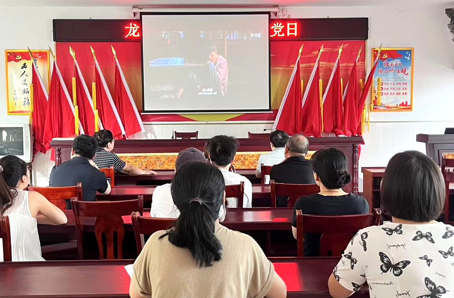 龙潭镇：赓续强军红色血脉 立足岗位担当作为