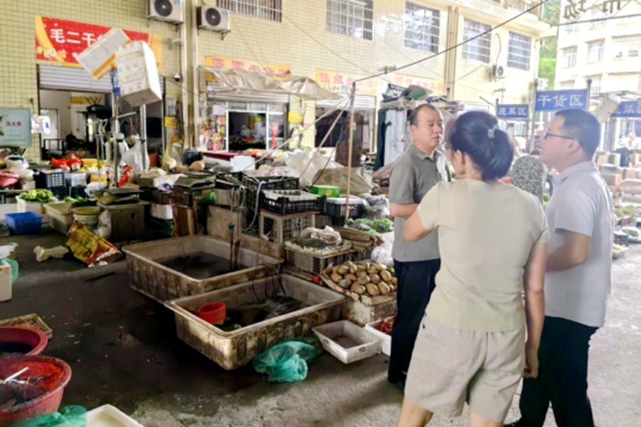 西安镇：排查集市食安隐患 守牢民生“舌尖阵地”
