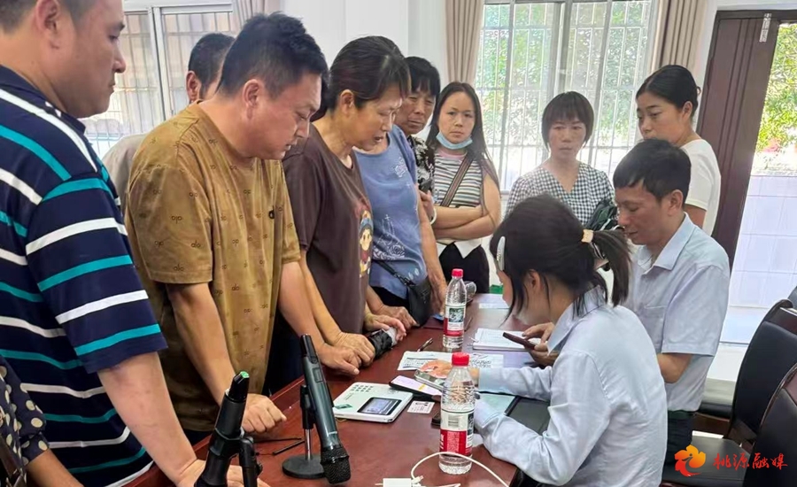 桃源农行开展开学季金融服务专项活动