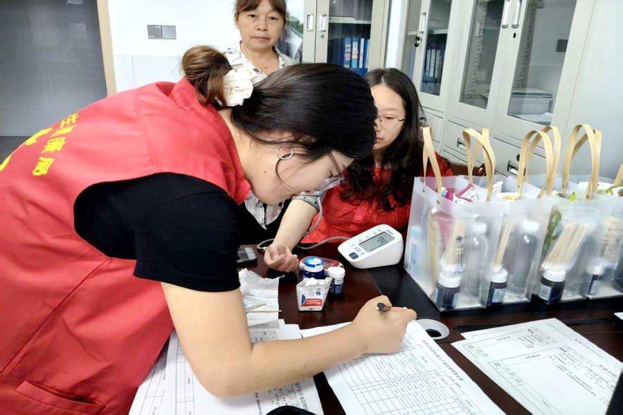 秋风有信 守护母婴平安— 马鬃岭镇卫生院开展高危孕产妇免费随访服务
