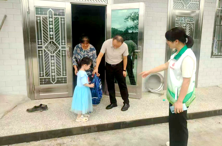 牛车河镇：圆梦微心愿 护航开学季