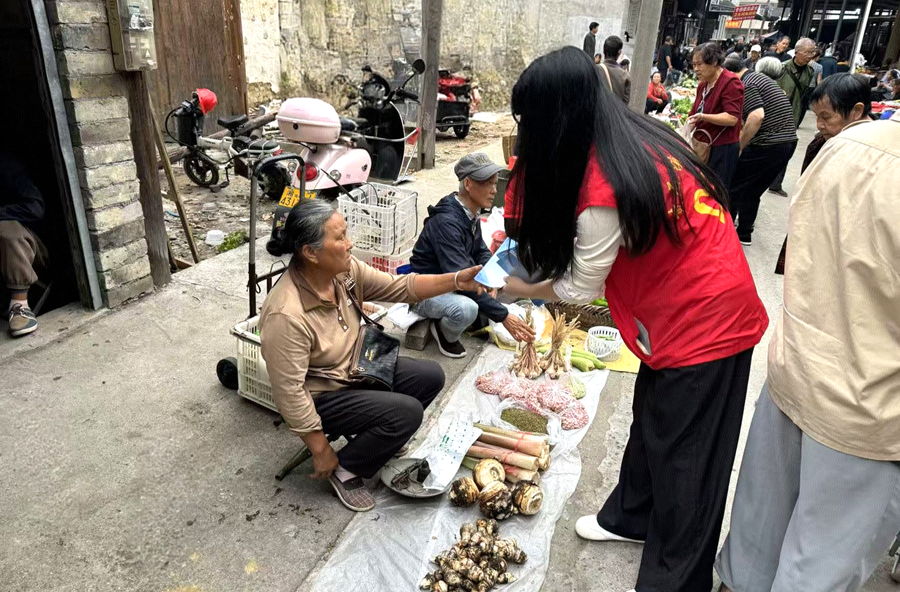 黄石镇：赶集日的“安全摊位”