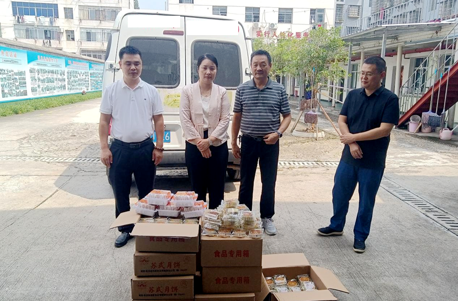陬市镇：中秋送温暖 情暖老人心