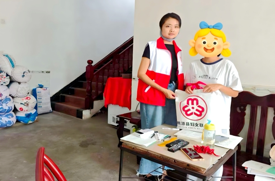 佘家坪镇：书香伴成长 巾帼暖童心