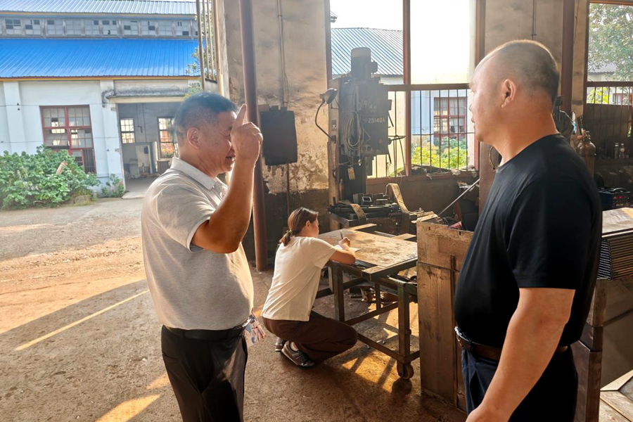 陬市镇：“一企一专员”精准服务送上门