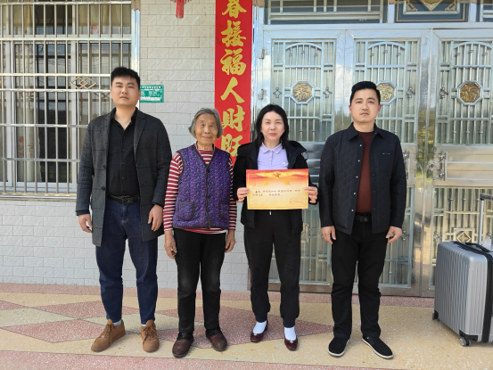 喜报送到家，尊崇暖人心 ——龙潭镇退役军人服务站为“四有”优秀士兵家庭送喜报